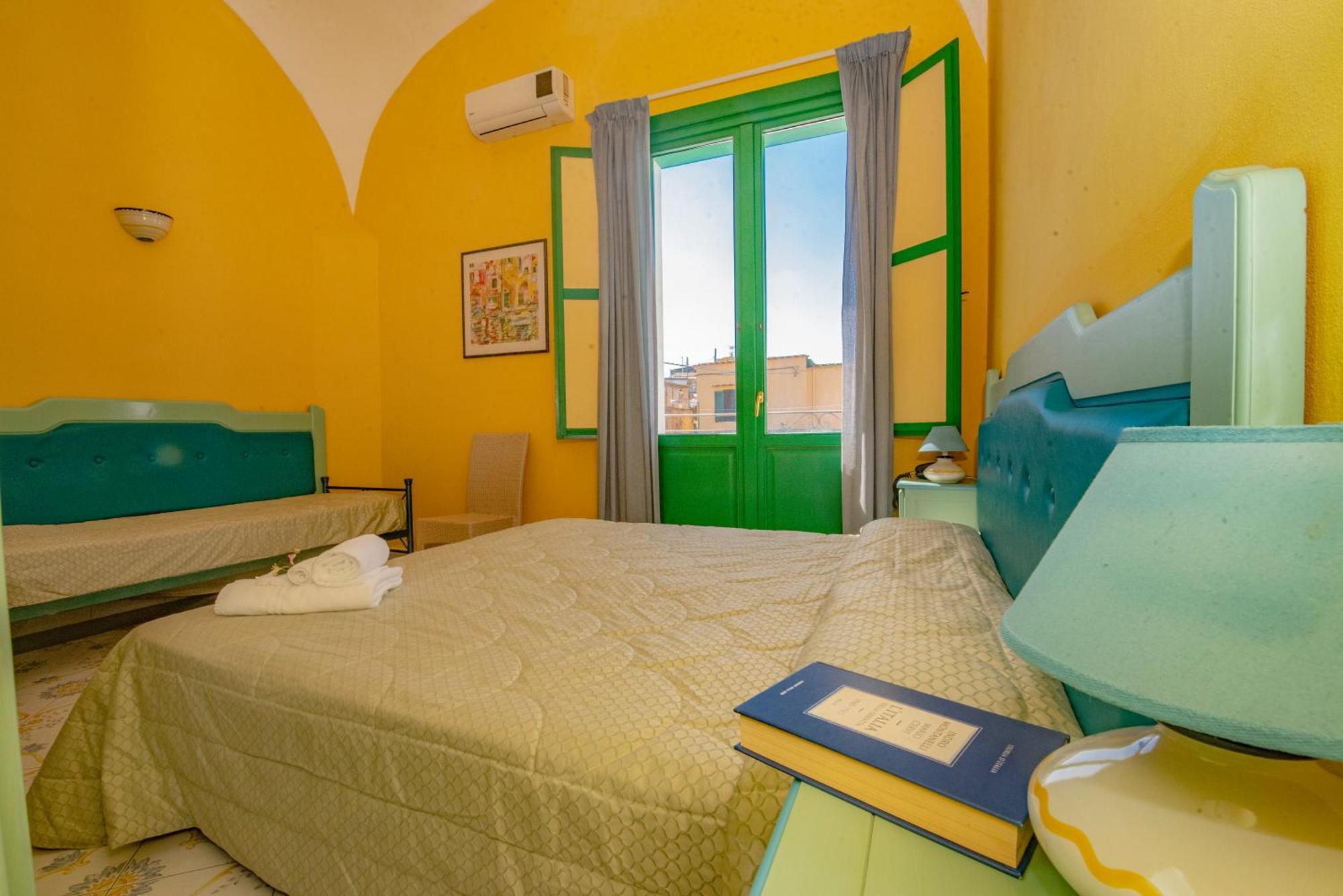 Hotel Savoia Прочида Екстериор снимка