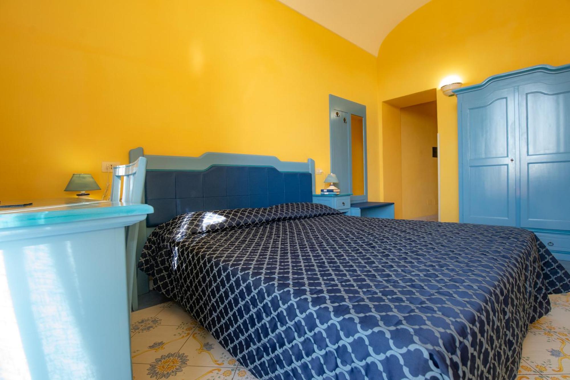 Hotel Savoia Прочида Екстериор снимка