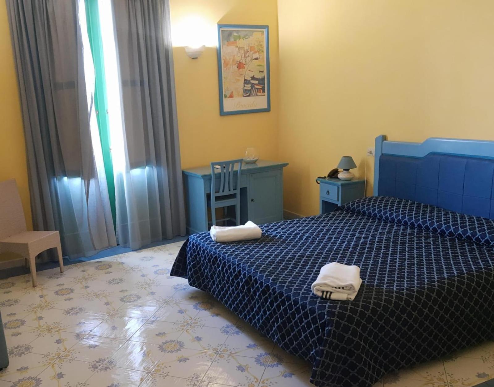 Hotel Savoia Прочида Екстериор снимка