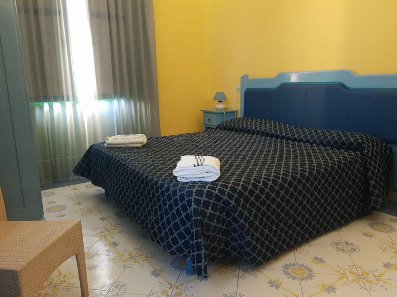 Hotel Savoia Прочида Екстериор снимка